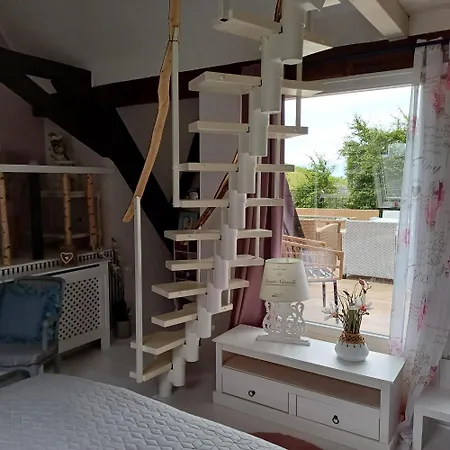 Holiday home Auszeit Rheingauer Rosengarten