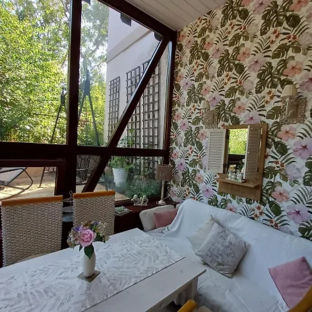 Auszeit Rheingauer Rosengarten Holiday home Geisenheim